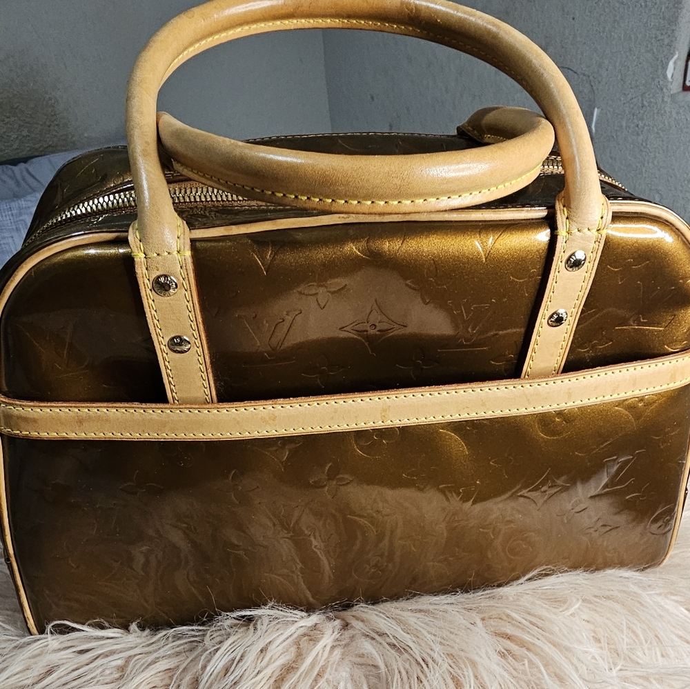 LOUIS VUITTON "VERNIS TOMPKINS" BAG
